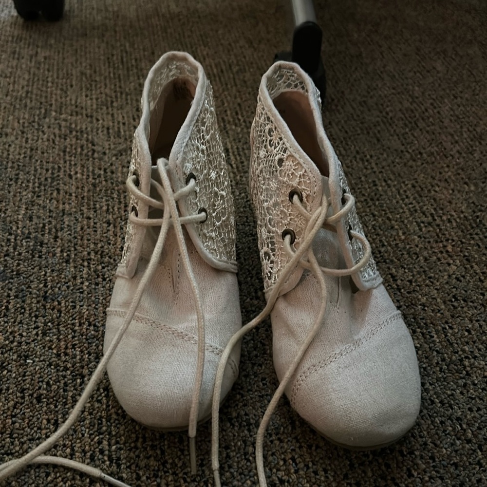 Thick crème colored heels